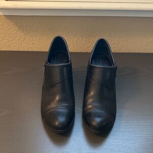 boc Women’s Black Leather Ankle Booties side Zip Size 10